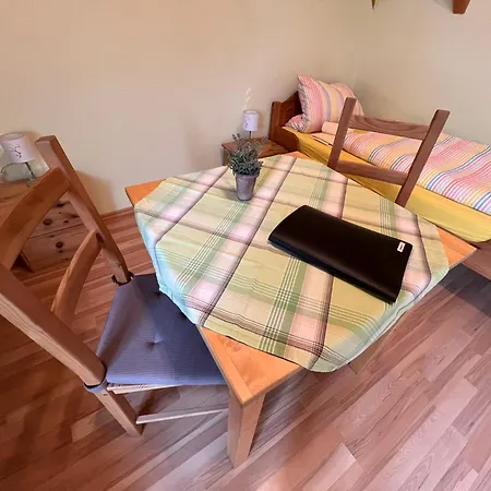 Dachgeschoss Fuer Bis Zu 4 Personen In Idealer Lage - Laendlich Und Zentral * Bad Hombourg