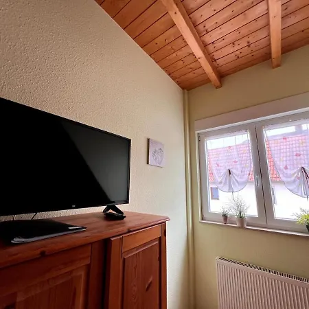 Dachgeschoss Fuer Bis Zu 4 Personen In Idealer Lage - Laendlich Und Zentral Apartman *