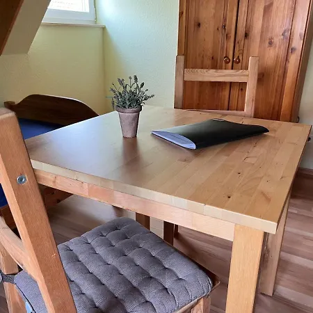 Dachgeschoss Fuer Bis Zu 4 Personen In Idealer Lage - Laendlich Und Zentral Appartement