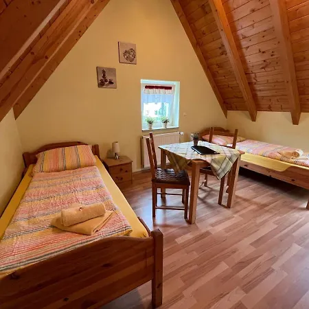 Dachgeschoss Fuer Bis Zu 4 Personen In Idealer Lage - Laendlich Und Zentral Bad Hombourg