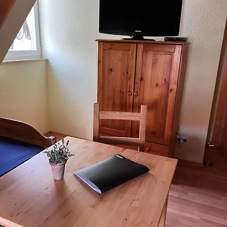 Dachgeschoss Fuer Bis Zu 4 Personen In Idealer Lage - Laendlich Und Zentral Appartement *