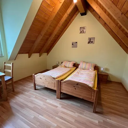 Apartman Dachgeschoss Fuer Bis Zu 4 Personen In Idealer Lage - Laendlich Und Zentral *