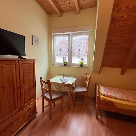Dachgeschoss Fuer Bis Zu 4 Personen In Idealer Lage - Laendlich Und Zentral * Bad Hombourg